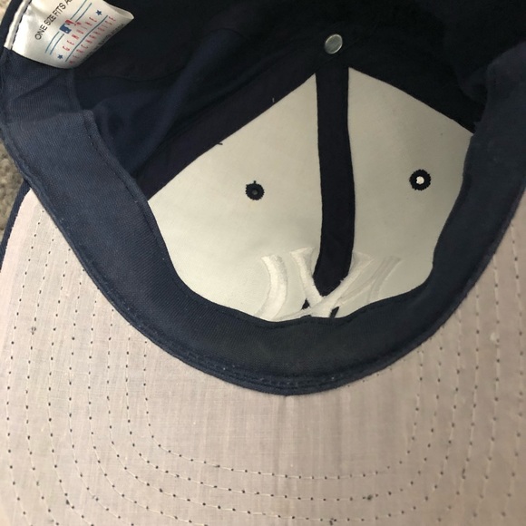 Hat - Picture 4 of 4